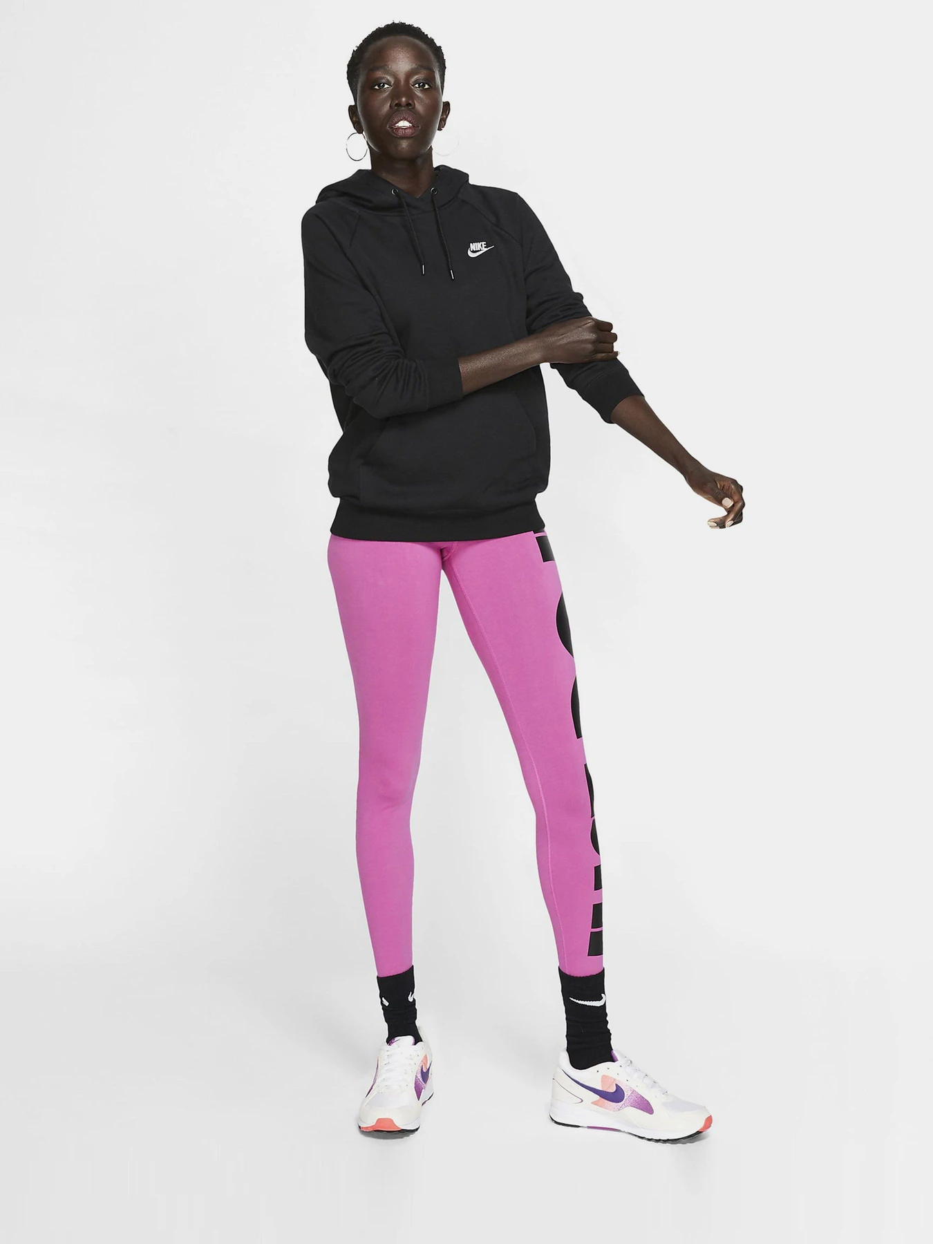 Худи и свитшоты NIKE Sportswear Essential модель BV4124-010 Худи и свитшоты NIKE Sportswear Essential модель BV4124-010 Фото