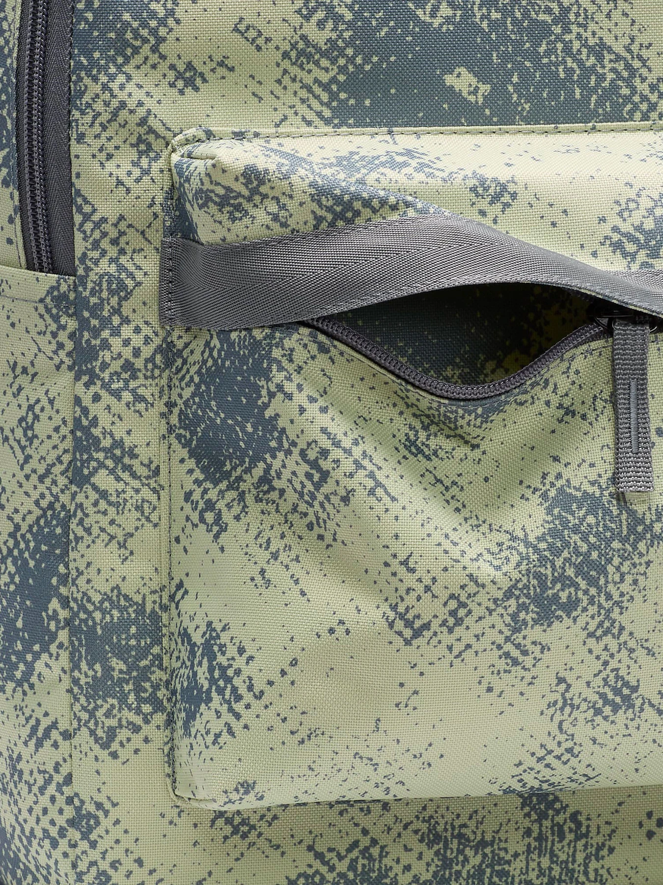 Рюкзаки NIKE HERITAGE 25L модель FN0783-371 Рюкзаки NIKE HERITAGE 25L модель FN0783-371 Фото
