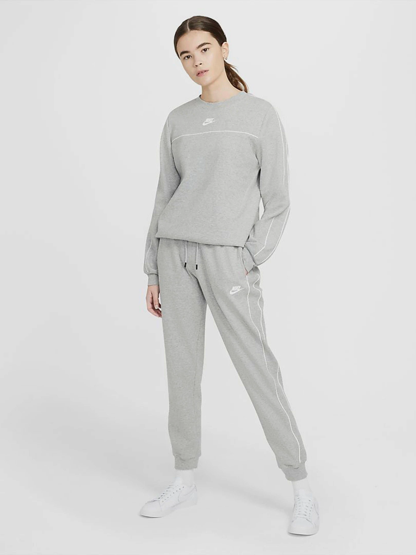 Худи и свитшоты NIKE Sportswear Crew модель CZ8336-063 Худи и свитшоты NIKE Sportswear Crew модель CZ8336-063 Фото