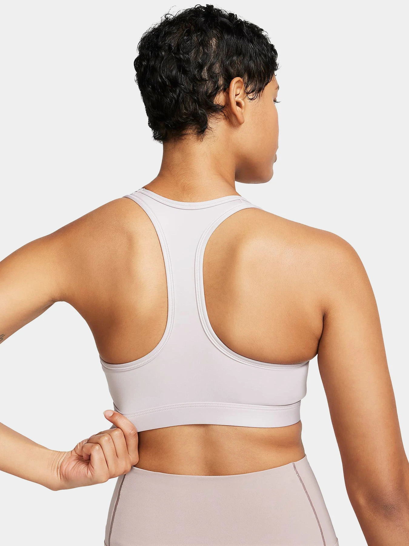 Футболки і поло NIKE SWOOSH MEDIUM SUPPORT модель DX6821-019 Футболки і поло NIKE SWOOSH MEDIUM SUPPORT модель DX6821-019 Фото