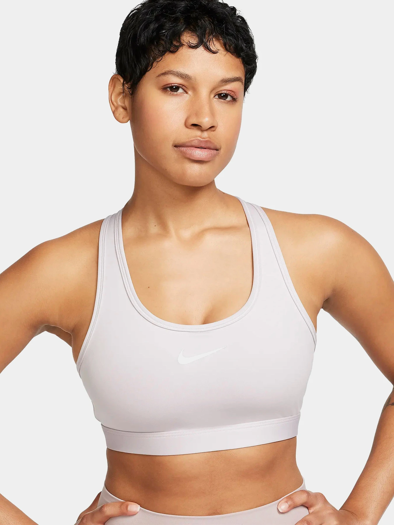 Футболки і поло NIKE SWOOSH MEDIUM SUPPORT модель DX6821-019 Футболки і поло NIKE SWOOSH MEDIUM SUPPORT модель DX6821-019 Фото