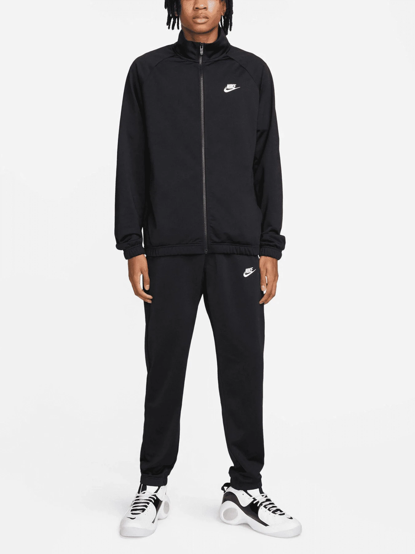 Костюмы NIKE POLIESTROWEJ CLUB модель FB7351-010 Костюмы NIKE POLIESTROWEJ CLUB модель FB7351-010 Фото