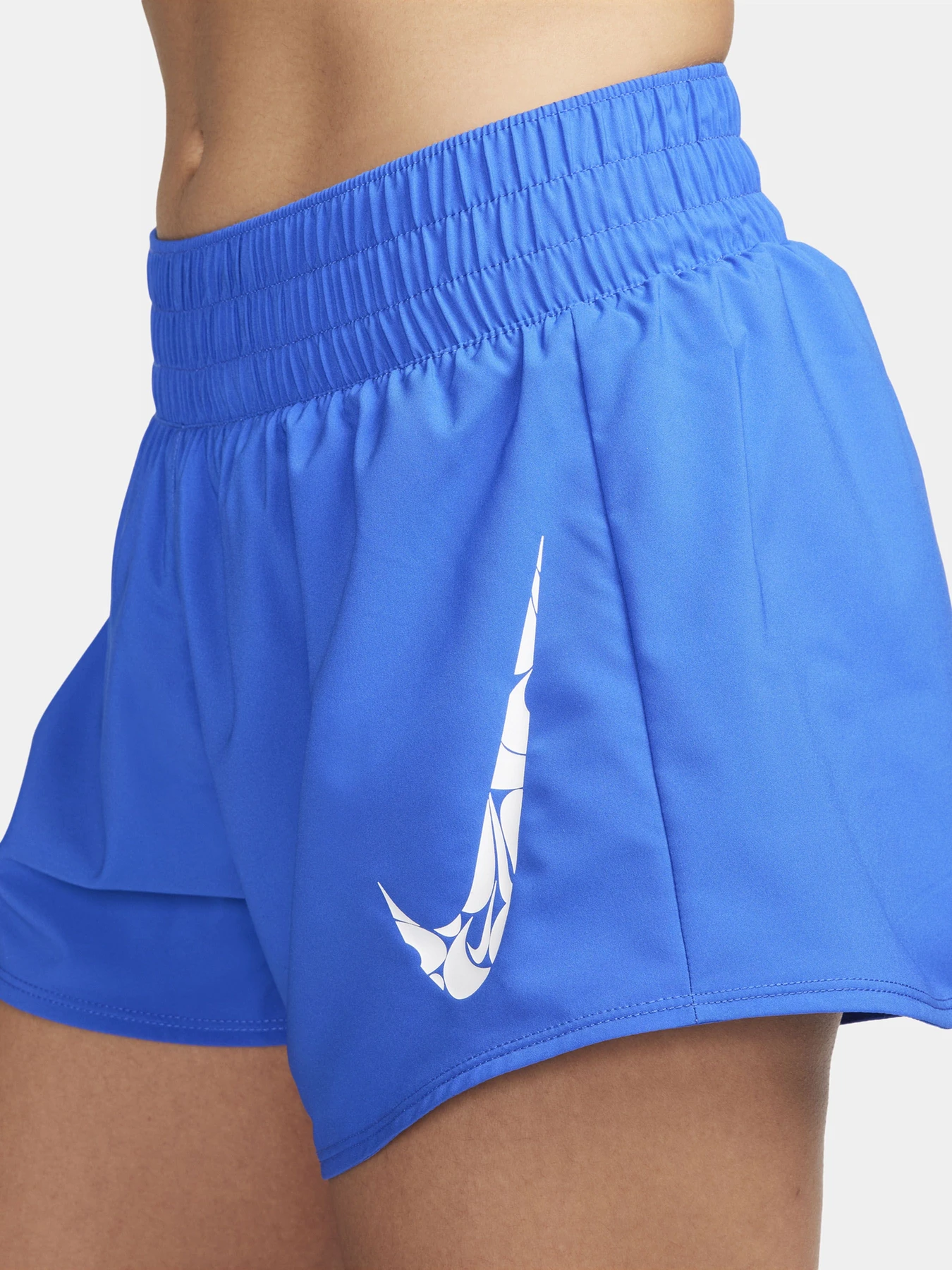 Шорты NIKE NIKE ONE DRI-FIT MID-RISE модель FN2601-405 Шорты NIKE NIKE ONE DRI-FIT MID-RISE модель FN2601-405 Фото