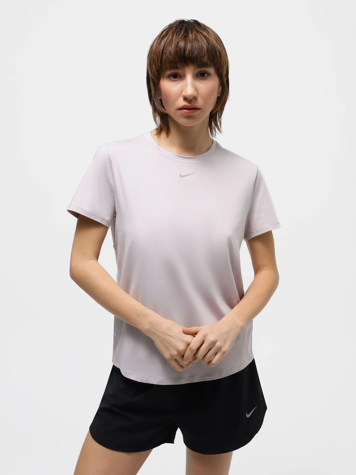 Футболки і поло NIKE ONE CLASSIC DRI-FIT модель FN2798-019 Футболки і поло NIKE ONE CLASSIC DRI-FIT модель FN2798-019 Фото