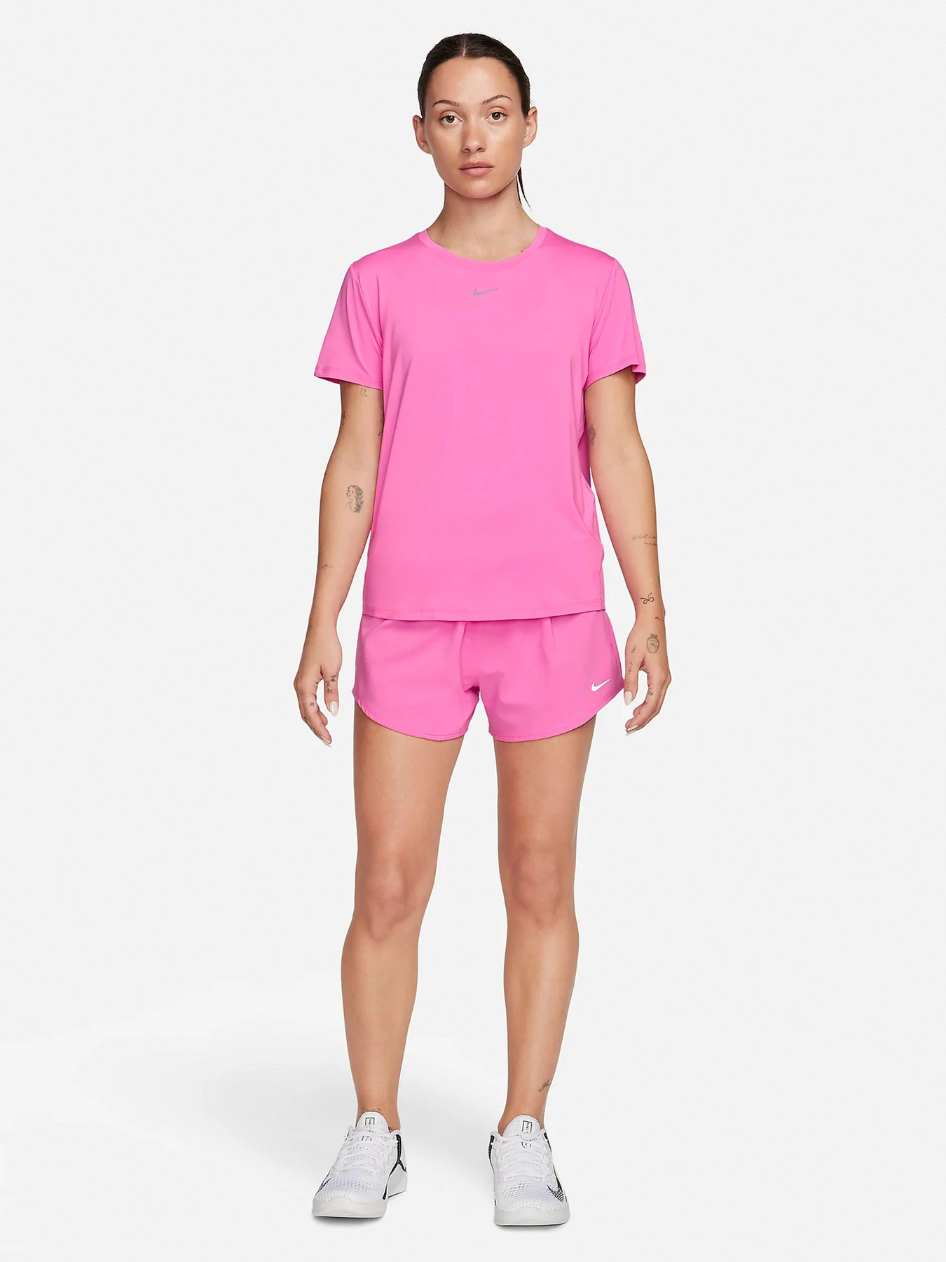 Футболки і поло NIKE ONE CLASSIC DF SS модель FN2798-675 Футболки і поло NIKE ONE CLASSIC DF SS модель FN2798-675 Фото