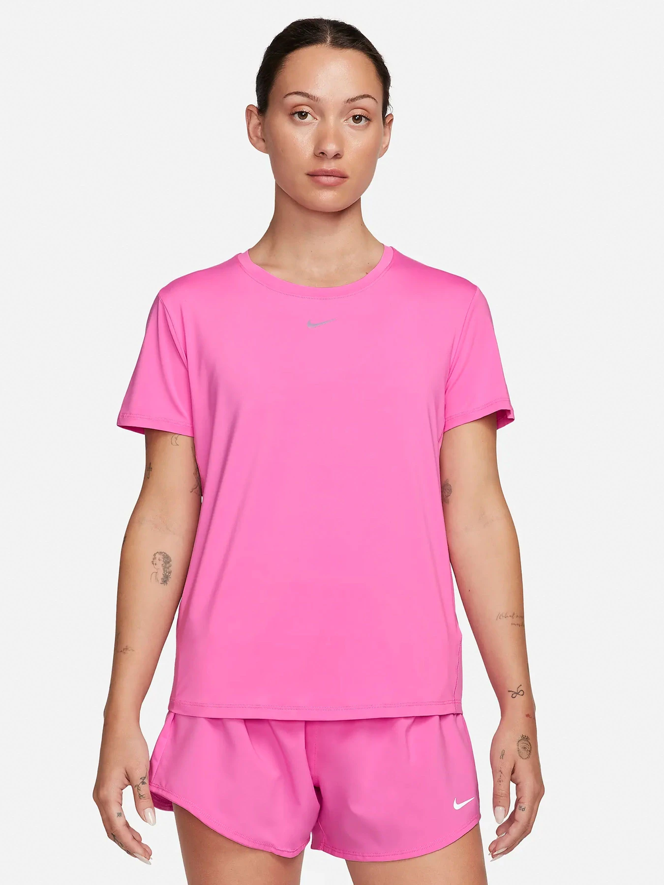 Футболки і поло NIKE ONE CLASSIC DF SS модель FN2798-675 Футболки і поло NIKE ONE CLASSIC DF SS модель FN2798-675 Фото
