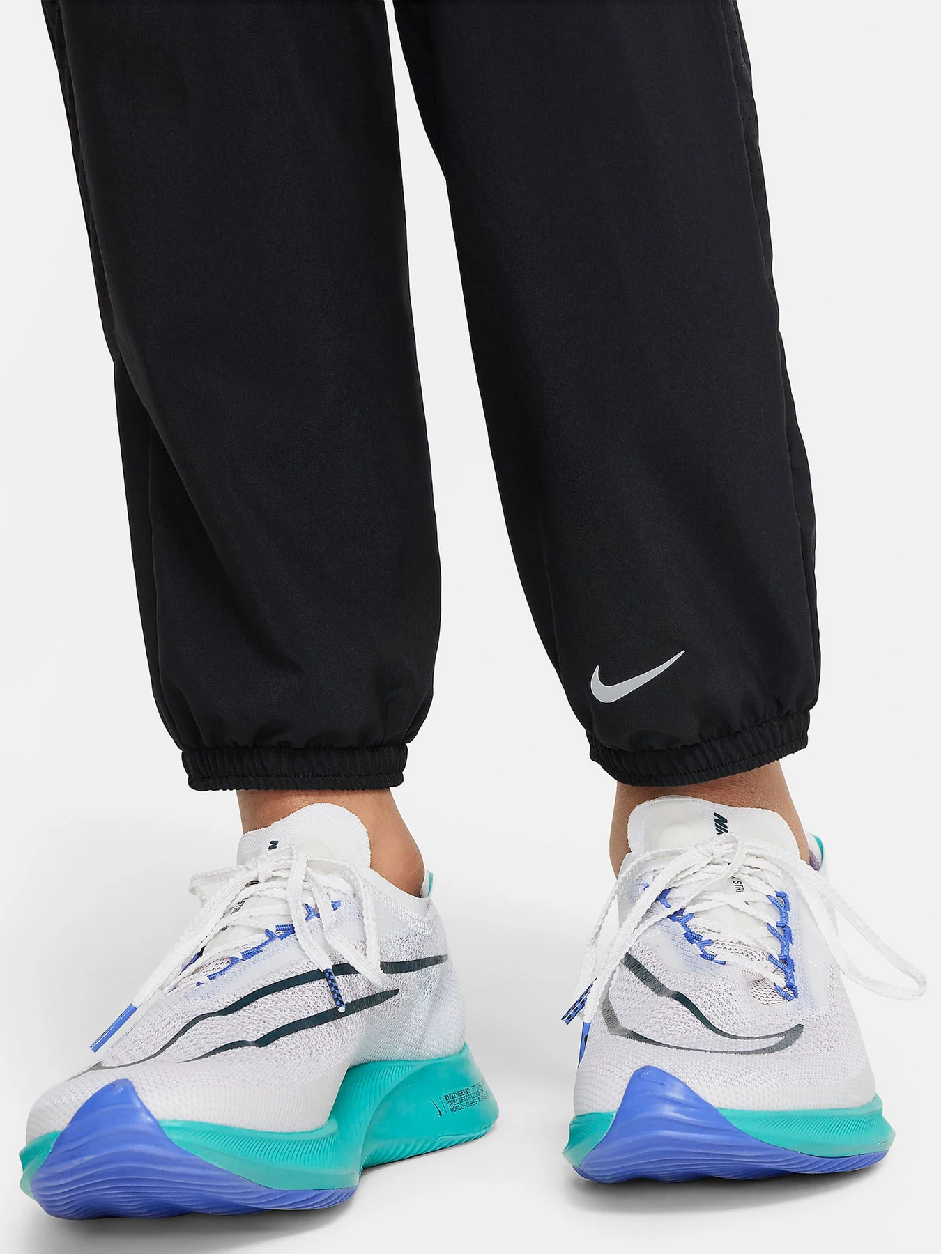 Штани NIKE BASIC ESSENTIAL модель FN8371-010 Фото