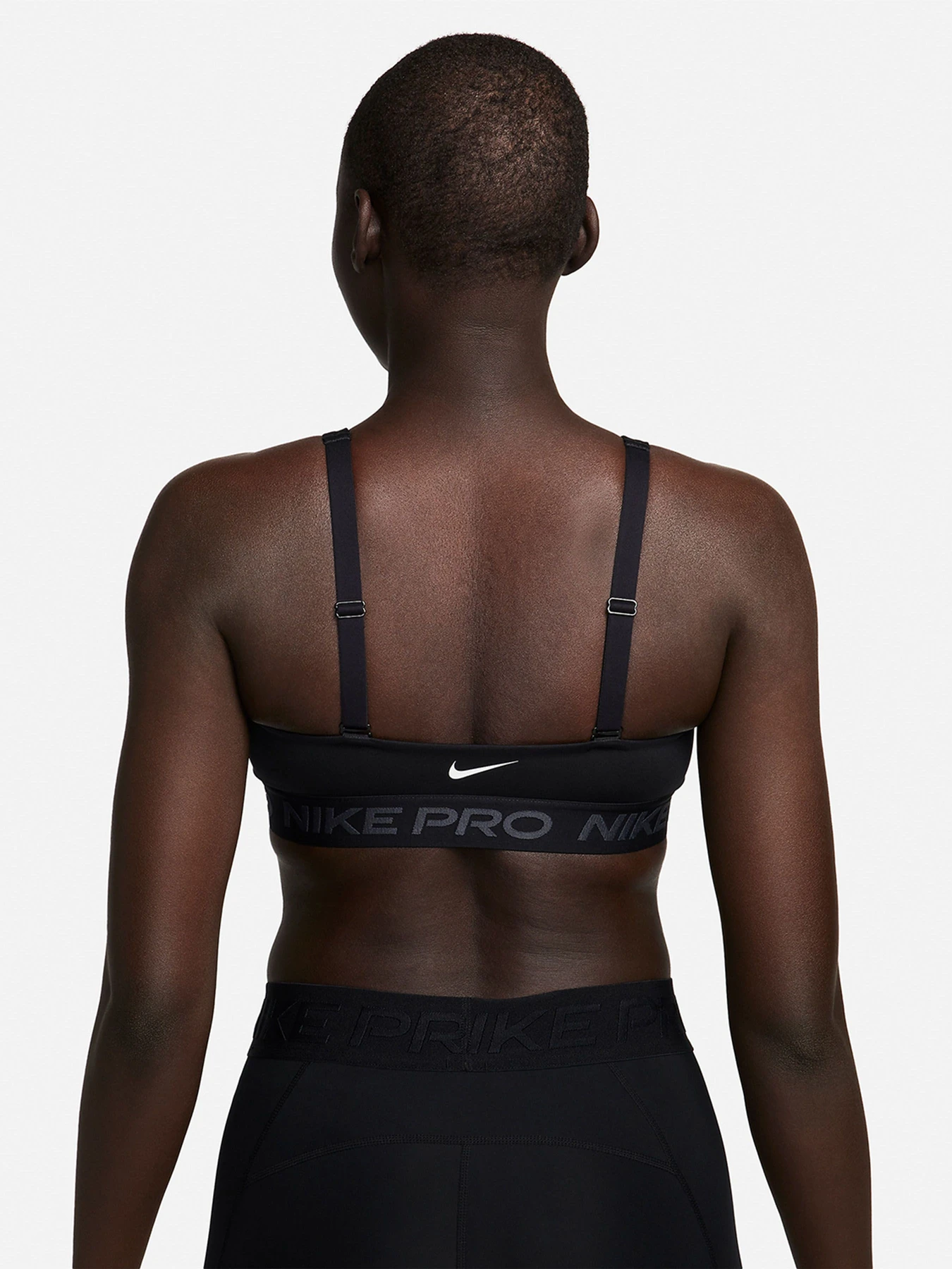 Футболки и поло NIKE PRO INDY PLUNGE модель FQ2653-010 Футболки и поло NIKE PRO INDY PLUNGE модель FQ2653-010 Фото