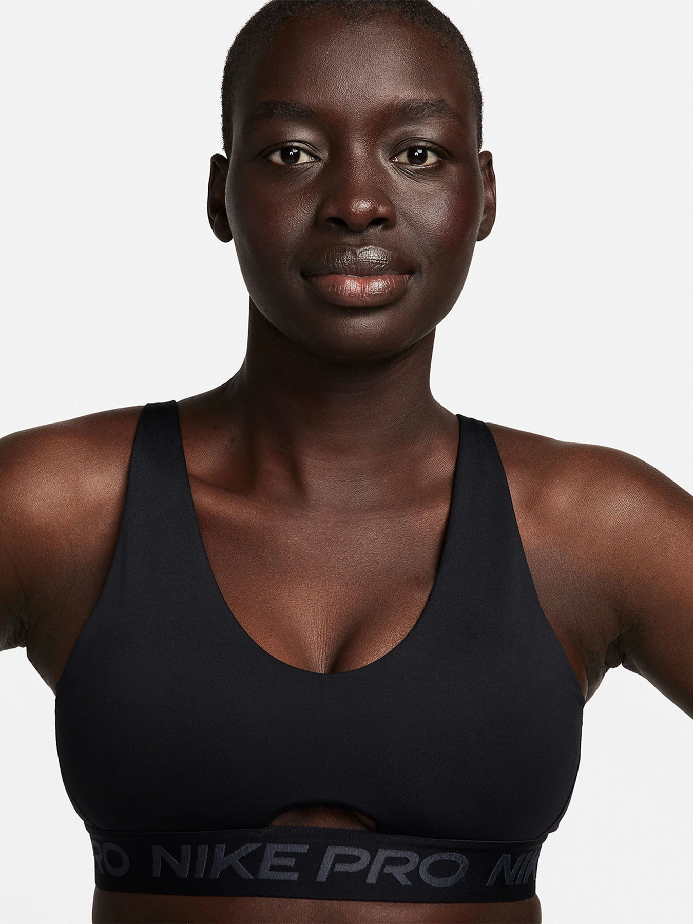 Футболки и поло NIKE PRO INDY PLUNGE модель FQ2653-010 Футболки и поло NIKE PRO INDY PLUNGE модель FQ2653-010 Фото