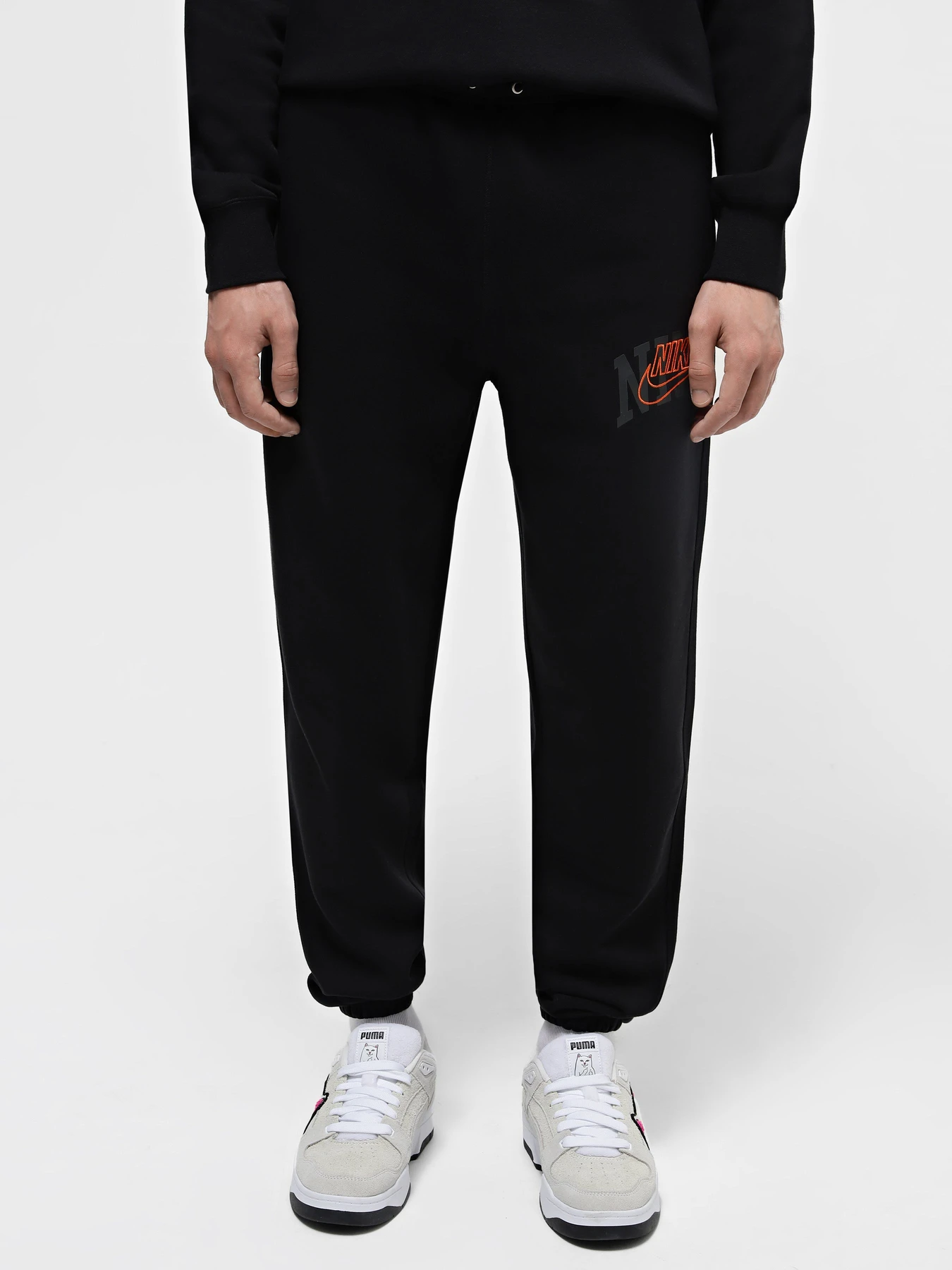 Штани NIKE CLUB FLEECE CUFFED модель FV4453-010 Штани NIKE CLUB FLEECE CUFFED модель FV4453-010 Фото