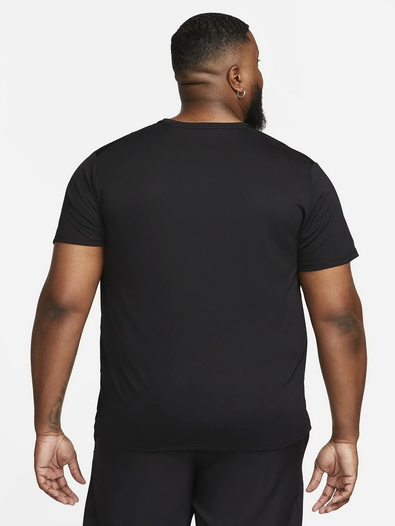 Футболки и поло NIKE DRI-FIT UV MILER модель DV9315-010 Фото