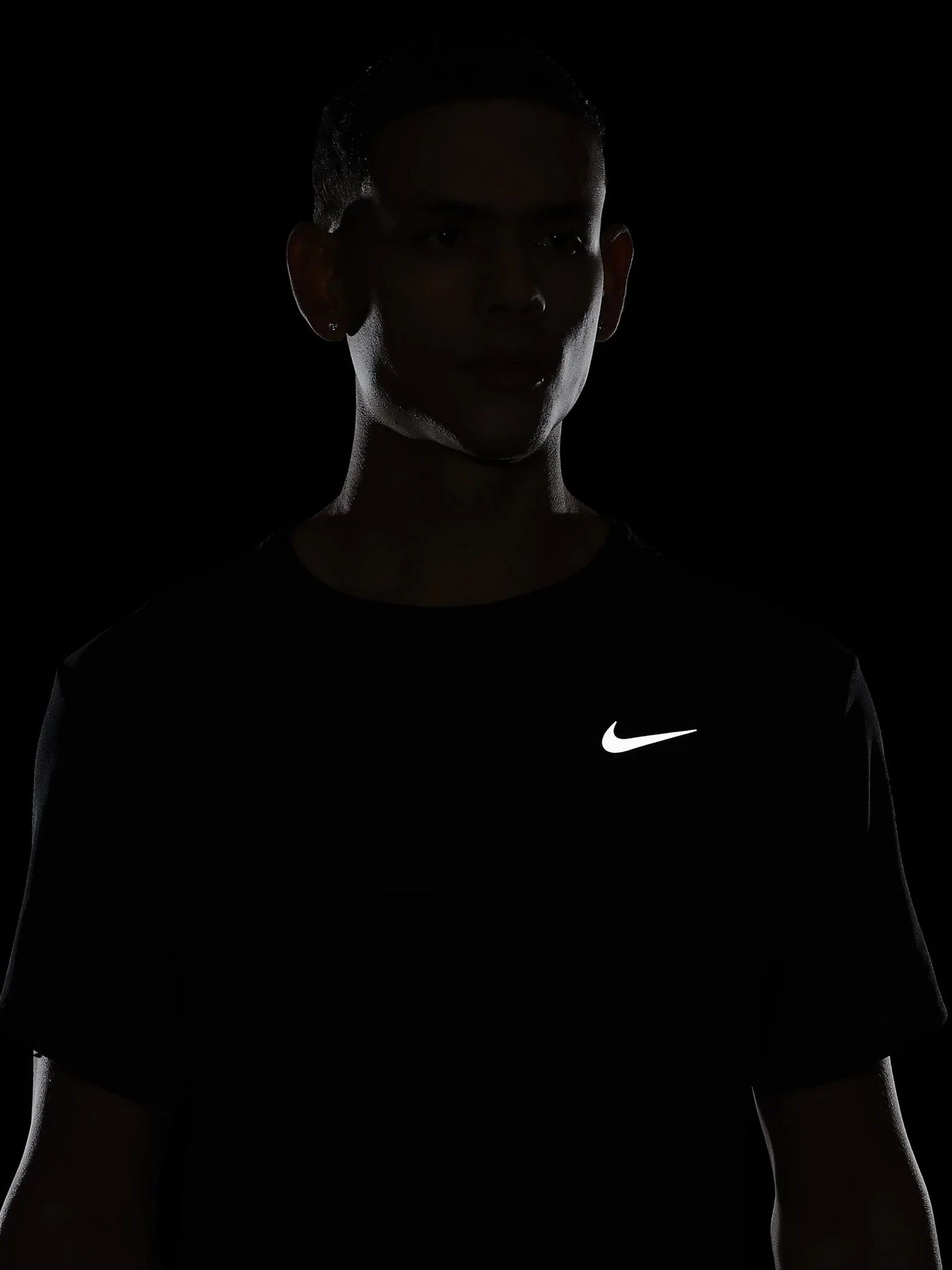 Футболки и поло NIKE DRI-FIT UV MILER модель DV9315-010 Фото