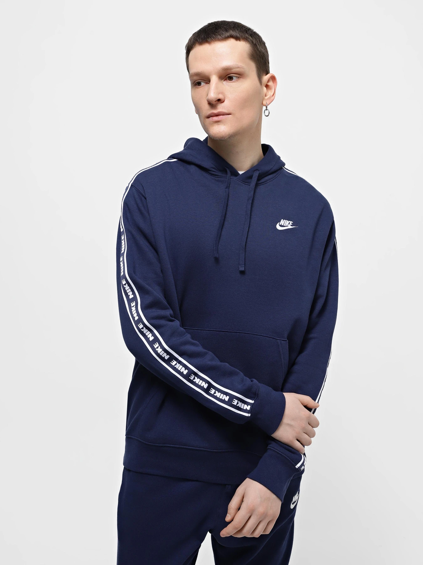 Костюмы NIKE CLUB FLEECE GRAPHIC HOODED модель FB7296-410 Костюмы NIKE CLUB FLEECE GRAPHIC HOODED модель FB7296-410 Фото