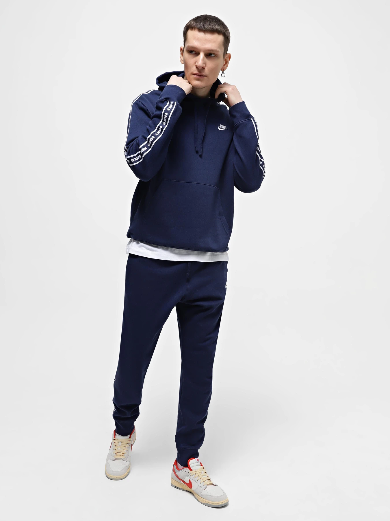 Костюмы NIKE CLUB FLEECE GRAPHIC HOODED модель FB7296-410 Костюмы NIKE CLUB FLEECE GRAPHIC HOODED модель FB7296-410 Фото