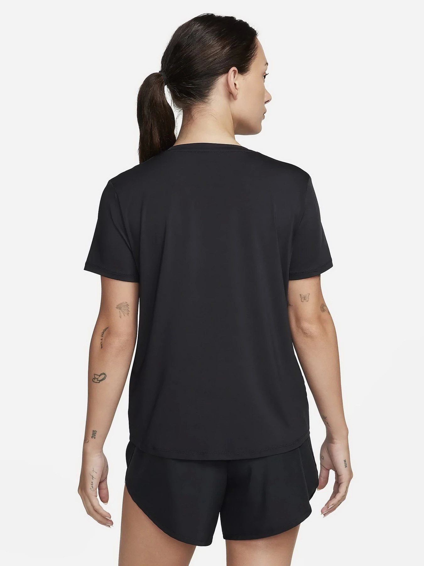 Футболки і поло NIKE NIKE ONE CLASSIC DF SS TOP модель FN2798-010 Фото