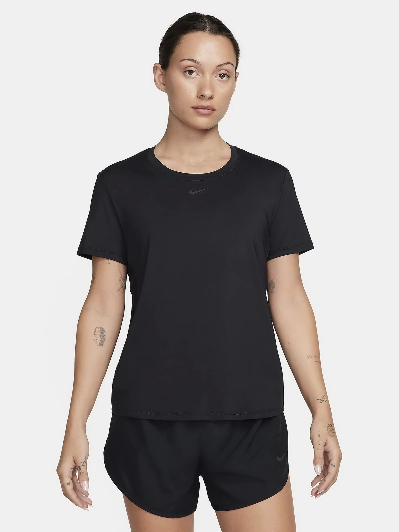 Футболки і поло NIKE NIKE ONE CLASSIC DF SS TOP модель FN2798-010 Фото