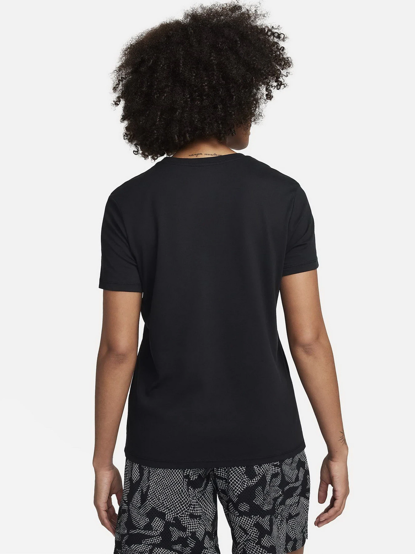 Футболки і поло NIKE DF SWOOSH FLY GRX TEE модель FQ6606-010 Футболки і поло NIKE DF SWOOSH FLY GRX TEE модель FQ6606-010 Фото