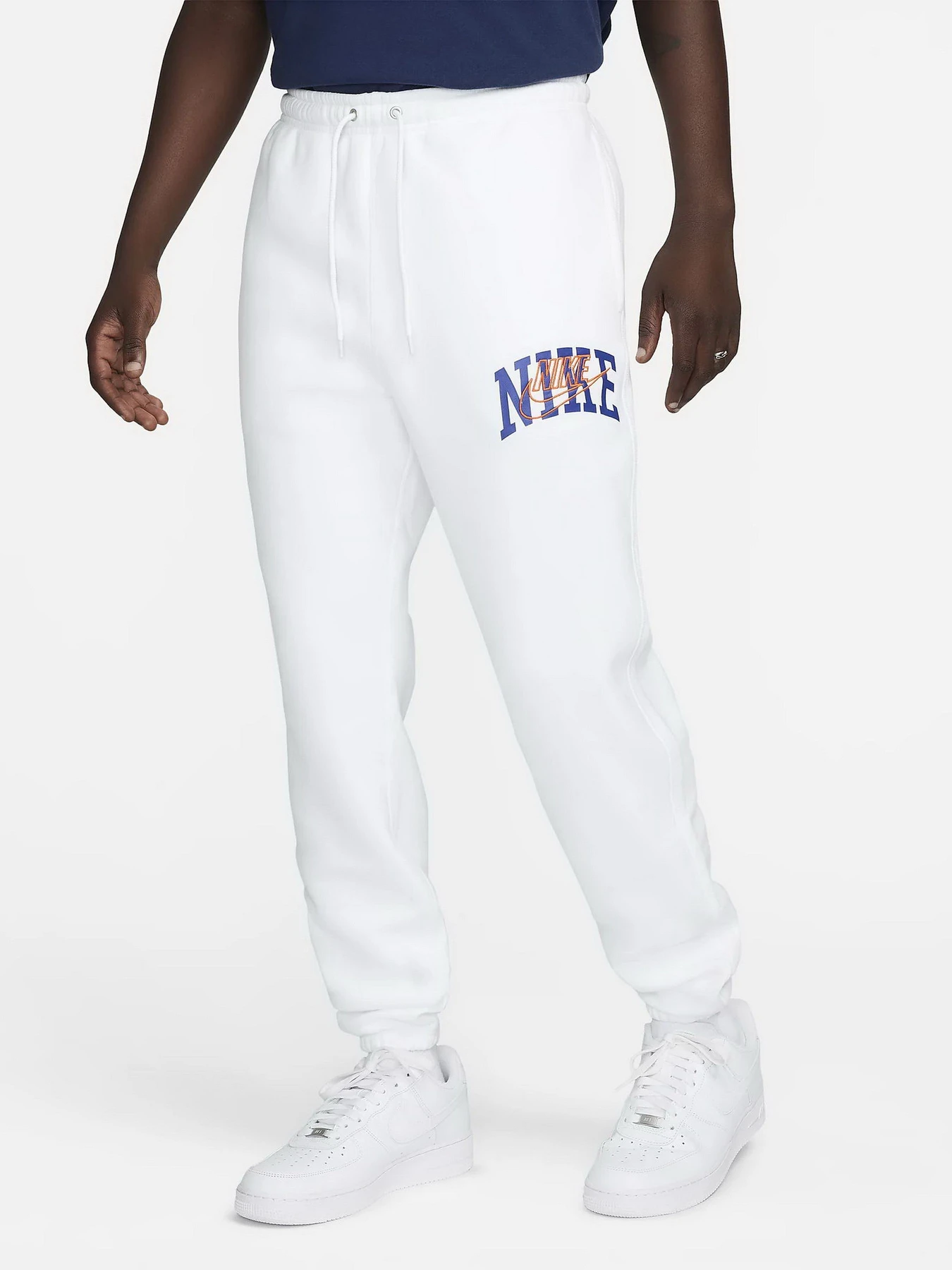 Брюки NIKE CLUB BB CF ARCH GX модель FV4453-100 Брюки NIKE CLUB BB CF ARCH GX модель FV4453-100 Фото