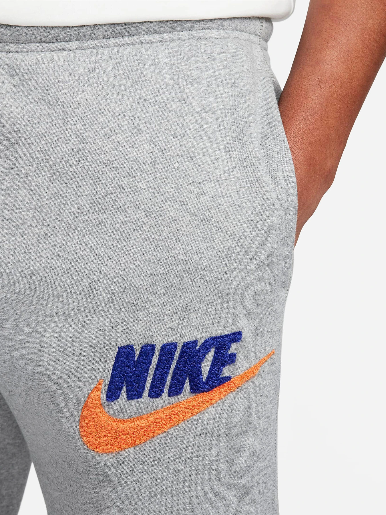 Брюки NIKE CLUB BB CHNL FTRA модель FN3094-063 Брюки NIKE CLUB BB CHNL FTRA модель FN3094-063 Фото