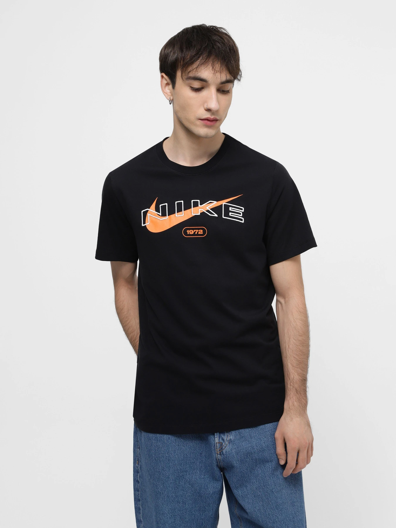 Футболки і поло NIKE SPORTSWEAR TEE CLUB модель FV5711-010 Футболки і поло NIKE SPORTSWEAR TEE CLUB модель FV5711-010 Фото