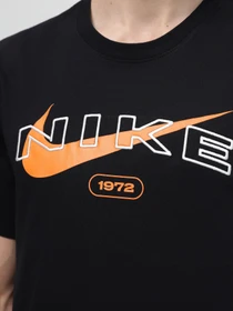 Футболки і поло NIKE SPORTSWEAR TEE CLUB модель FV5711-010 Фото