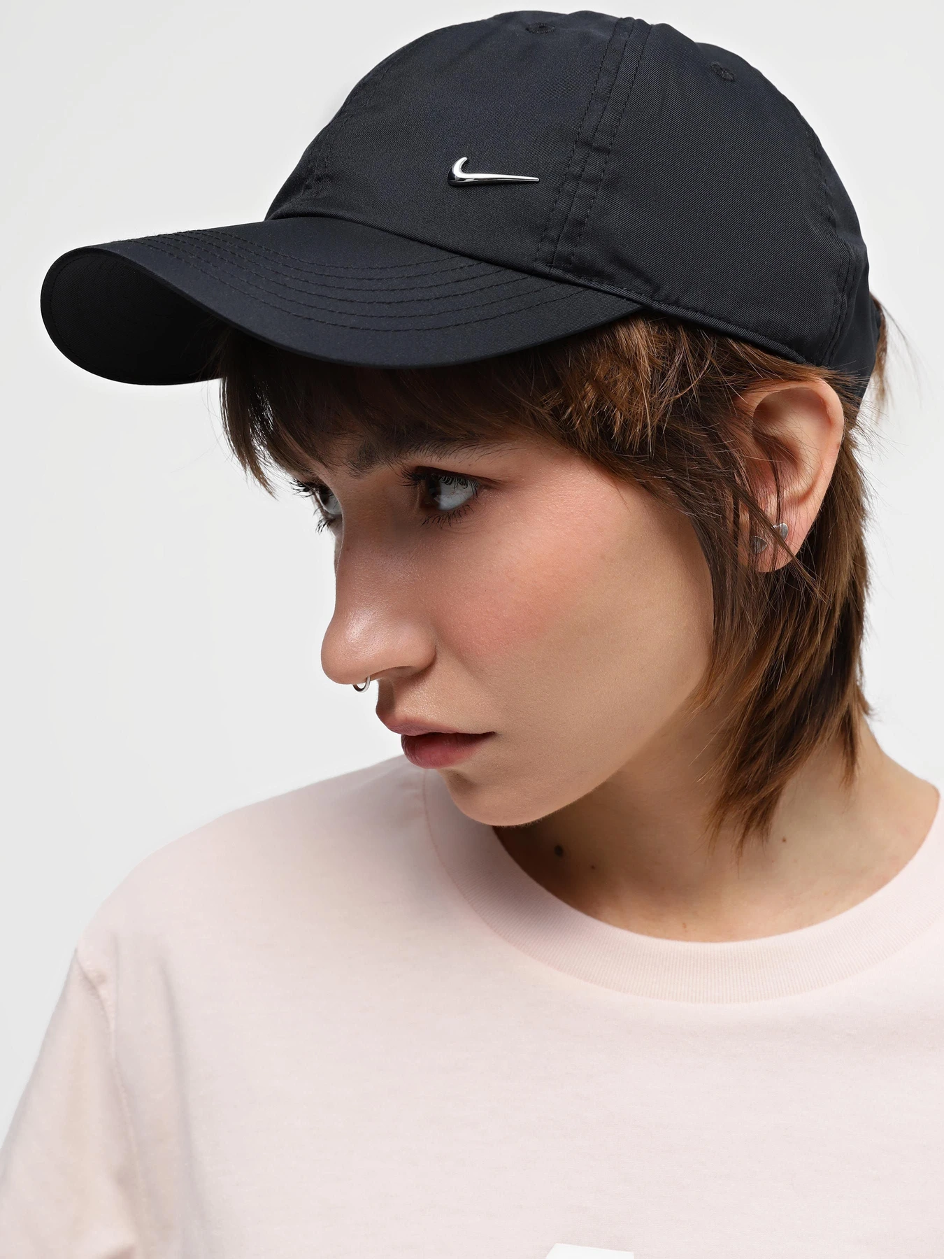 Шапки та кепки NIKE CLUB US CB MTSWSH модель FB5064-010 Шапки та кепки NIKE CLUB US CB MTSWSH модель FB5064-010 Фото