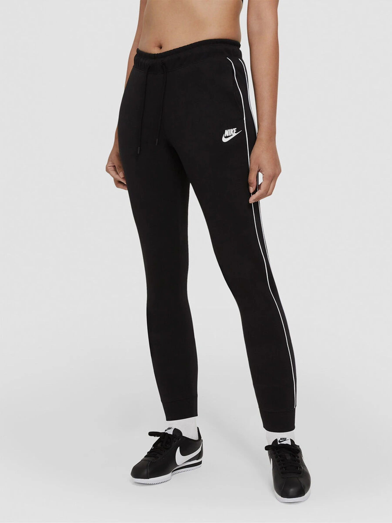 Штани NIKE Sportswear Millenium Fleece модель CZ8340-010 Штани NIKE Sportswear Millenium Fleece модель CZ8340-010 Фото