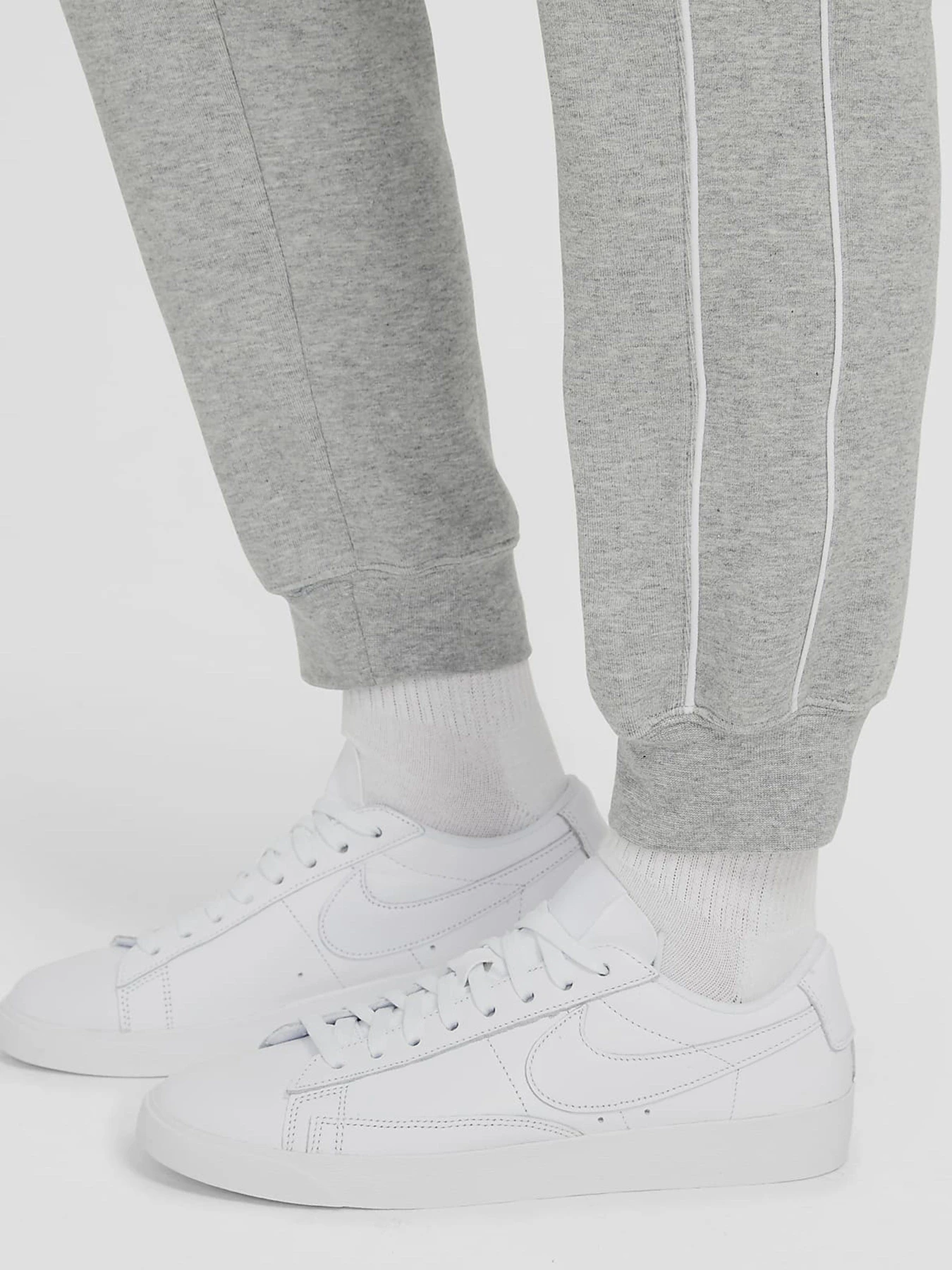 Брюки NIKE NSW JOGGER MLNM FLC модель CZ8340-063 Брюки NIKE NSW JOGGER MLNM FLC модель CZ8340-063 Фото