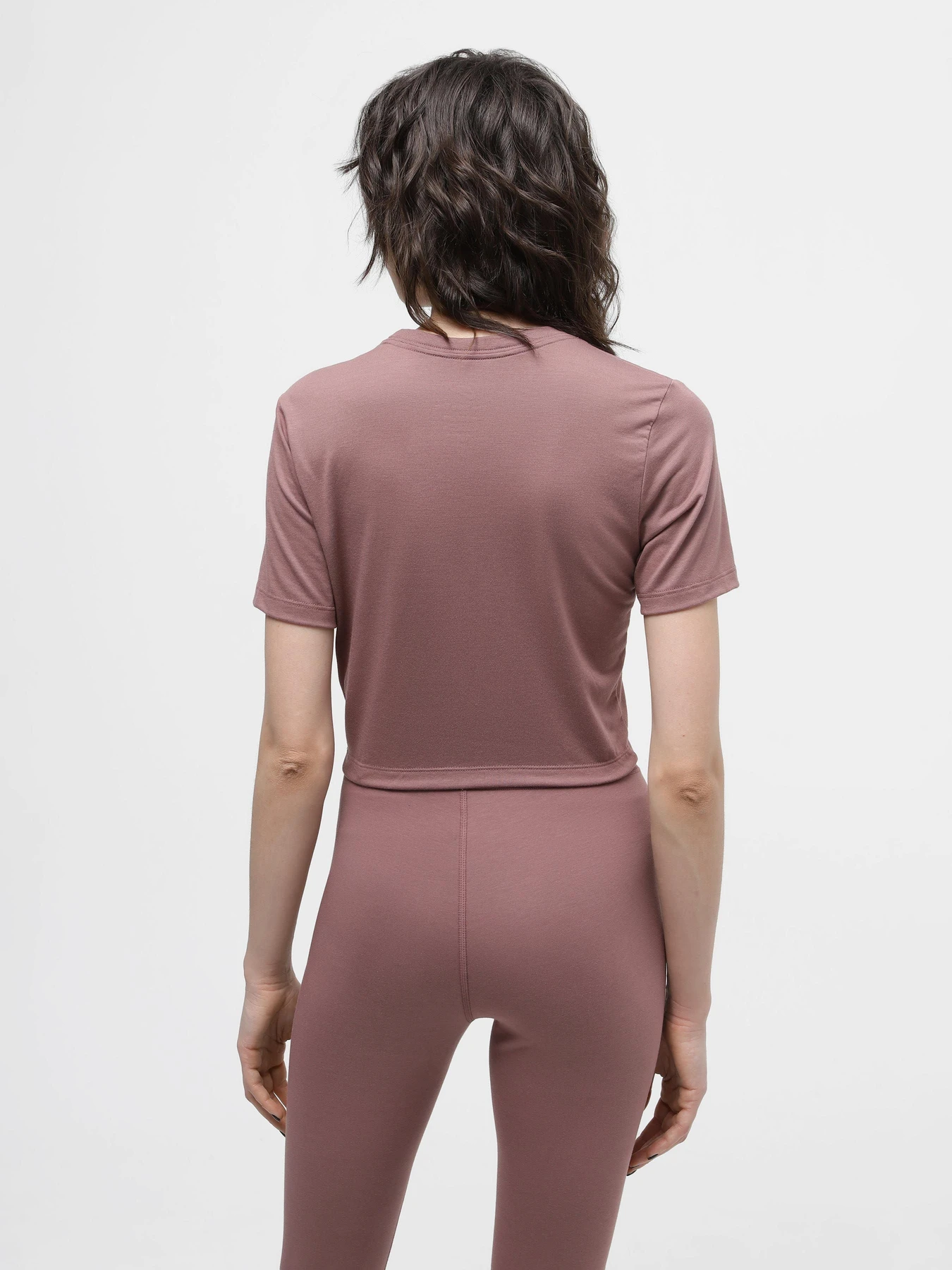 Футболки и поло NIKE ESSNTL SLM CRP модель FB2873-208 Футболки и поло NIKE ESSNTL SLM CRP модель FB2873-208 Фото