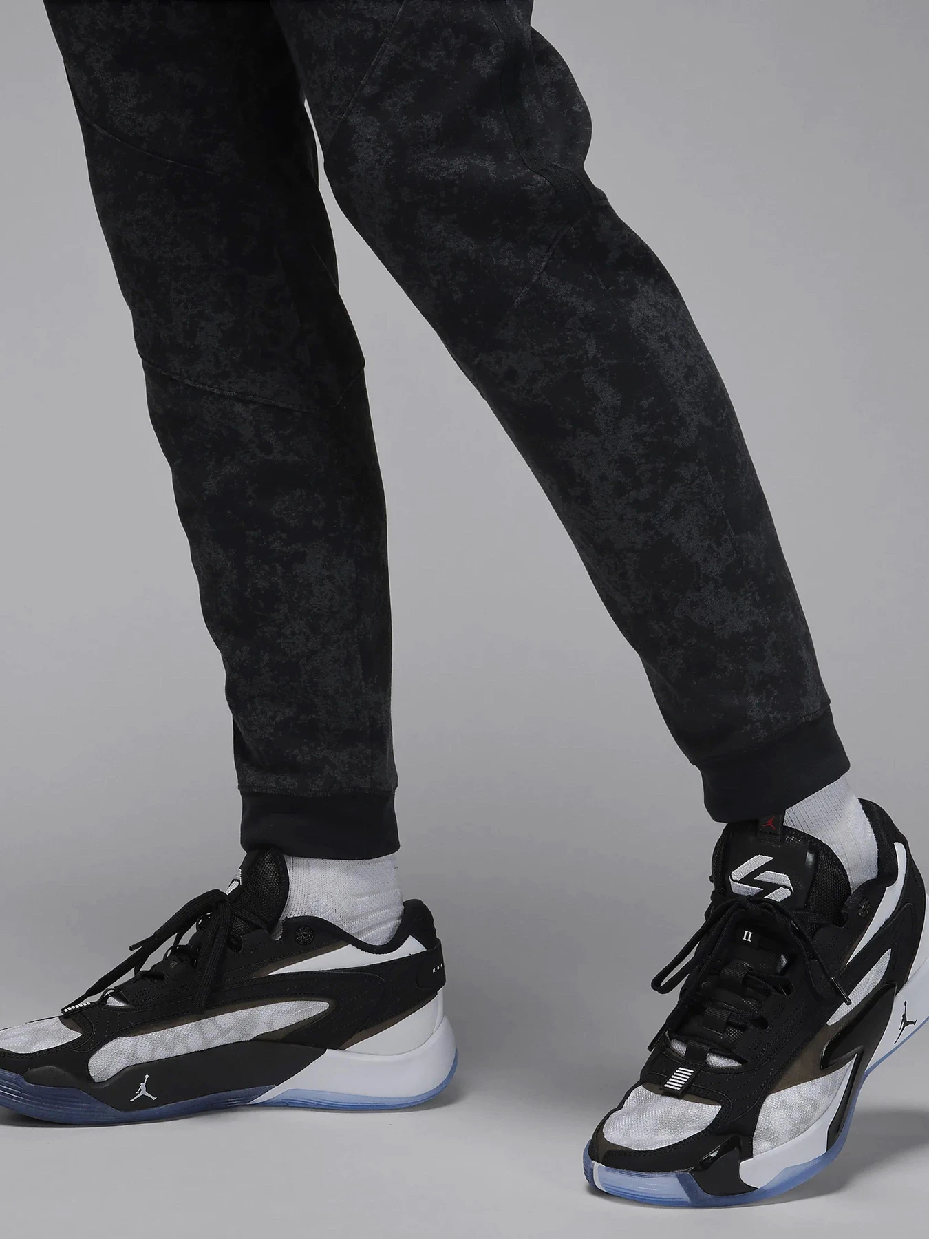 Брюки NIKE DF SPRT AOP AIR модель FN5844-010 Брюки NIKE DF SPRT AOP AIR модель FN5844-010 Фото