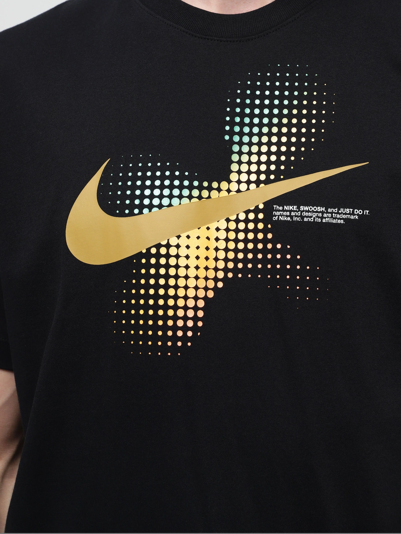 Футболки и поло NIKE 6MO SWOOSH модель FQ7998-010 Футболки и поло NIKE 6MO SWOOSH модель FQ7998-010 Фото