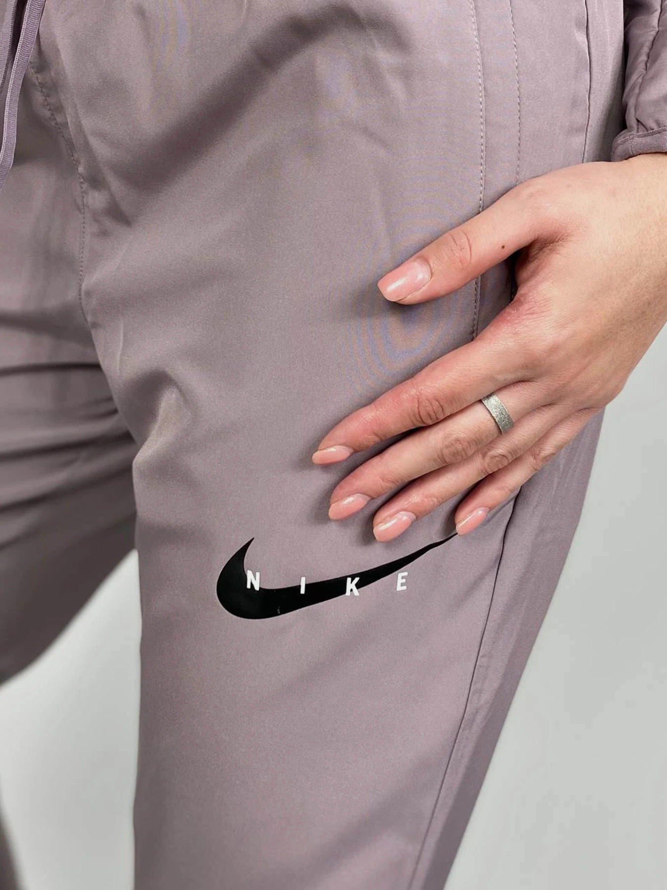 Брюки NIKE Swoosh Run Training модель DA1147-531 Брюки NIKE Swoosh Run Training модель DA1147-531 Фото