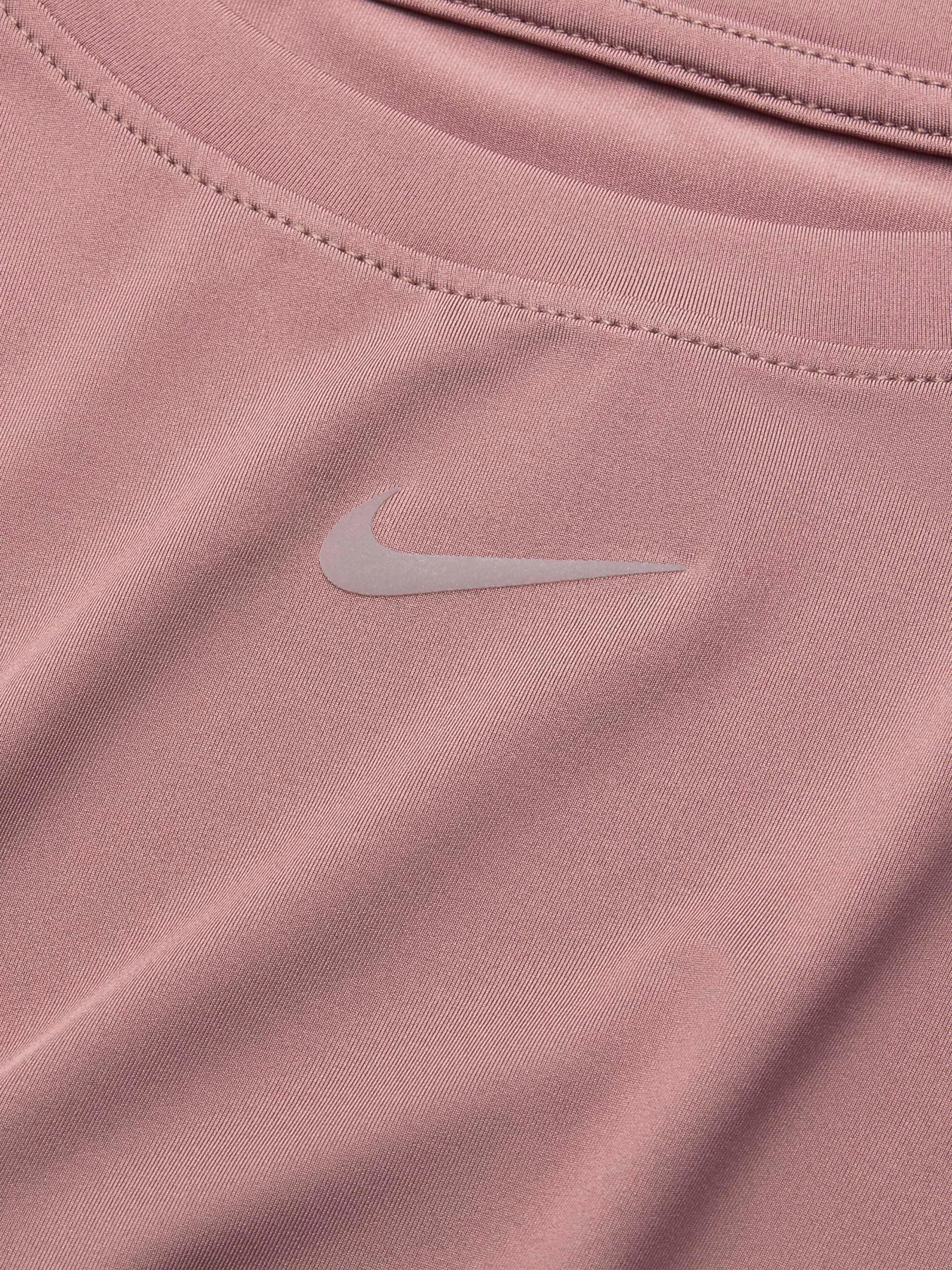 Футболки и поло NIKE ONE CLASSIC DF SS модель FN2798-208 Футболки и поло NIKE ONE CLASSIC DF SS модель FN2798-208 Фото
