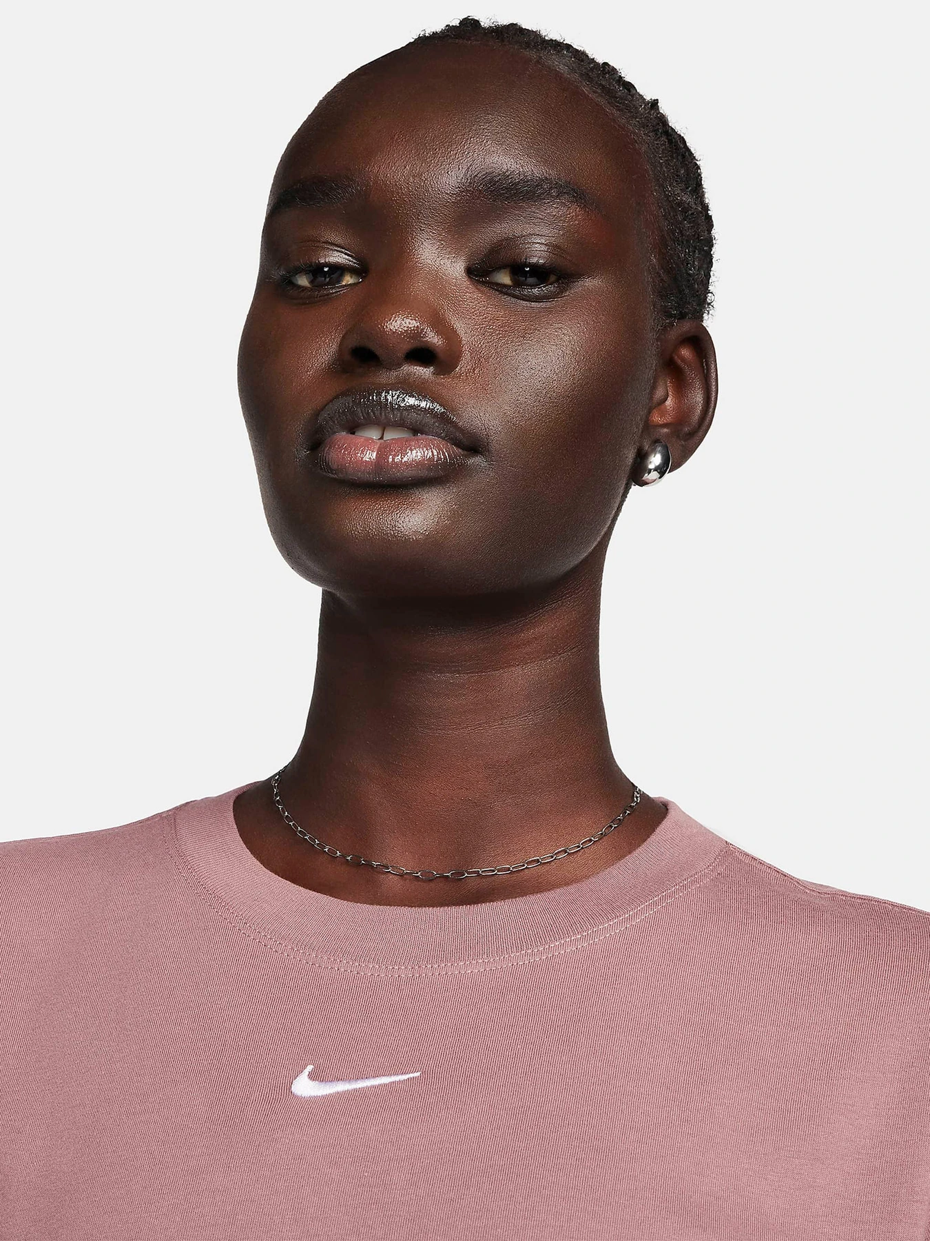 Футболки і поло NIKE SPORTSWEAR ESSENTIAL модель FD4149-208 Футболки і поло NIKE SPORTSWEAR ESSENTIAL модель FD4149-208 Фото