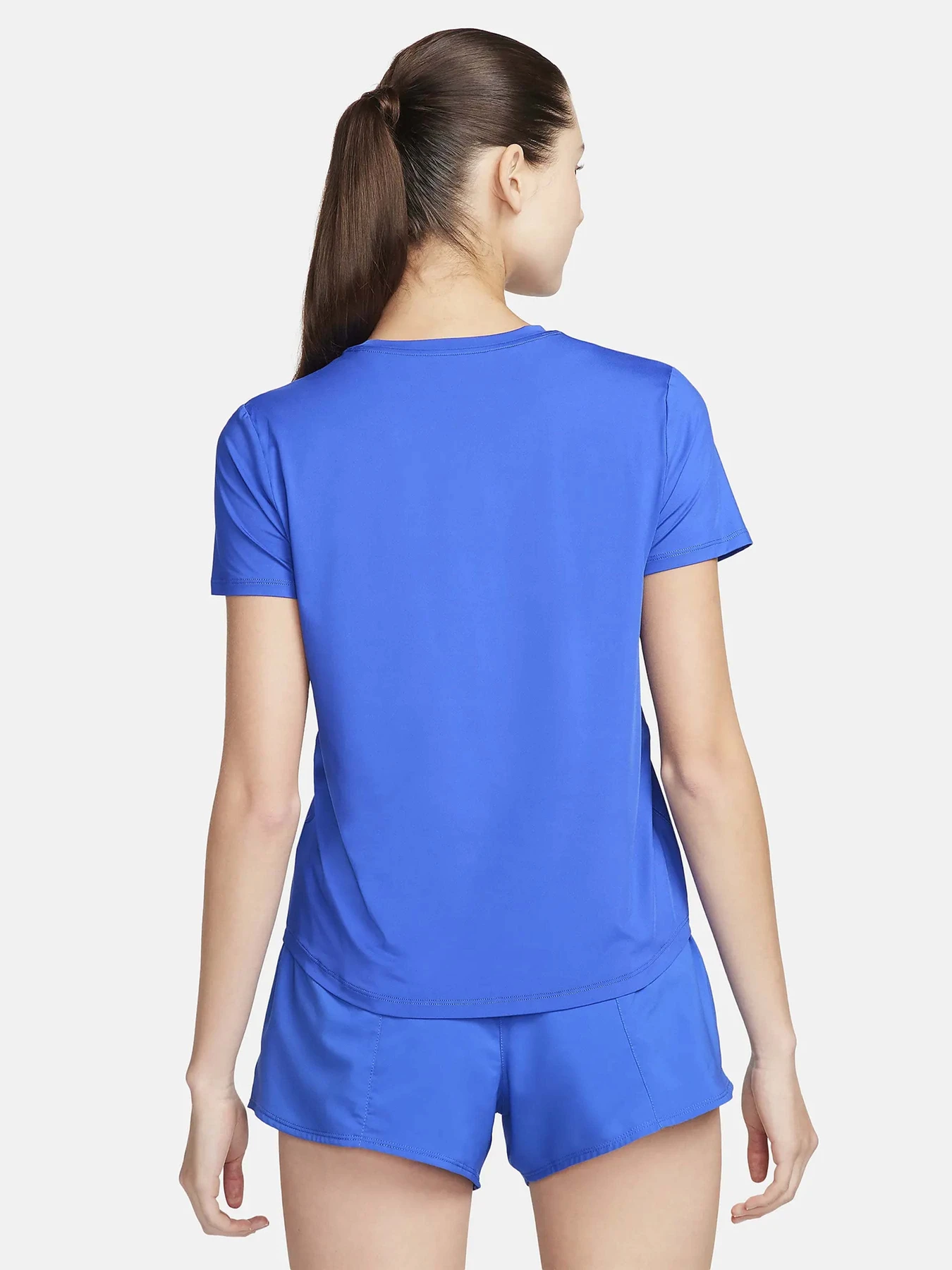Футболки и поло NIKE ONE SWSH HBR DF модель FN2618-405 Футболки и поло NIKE ONE SWSH HBR DF модель FN2618-405 Фото