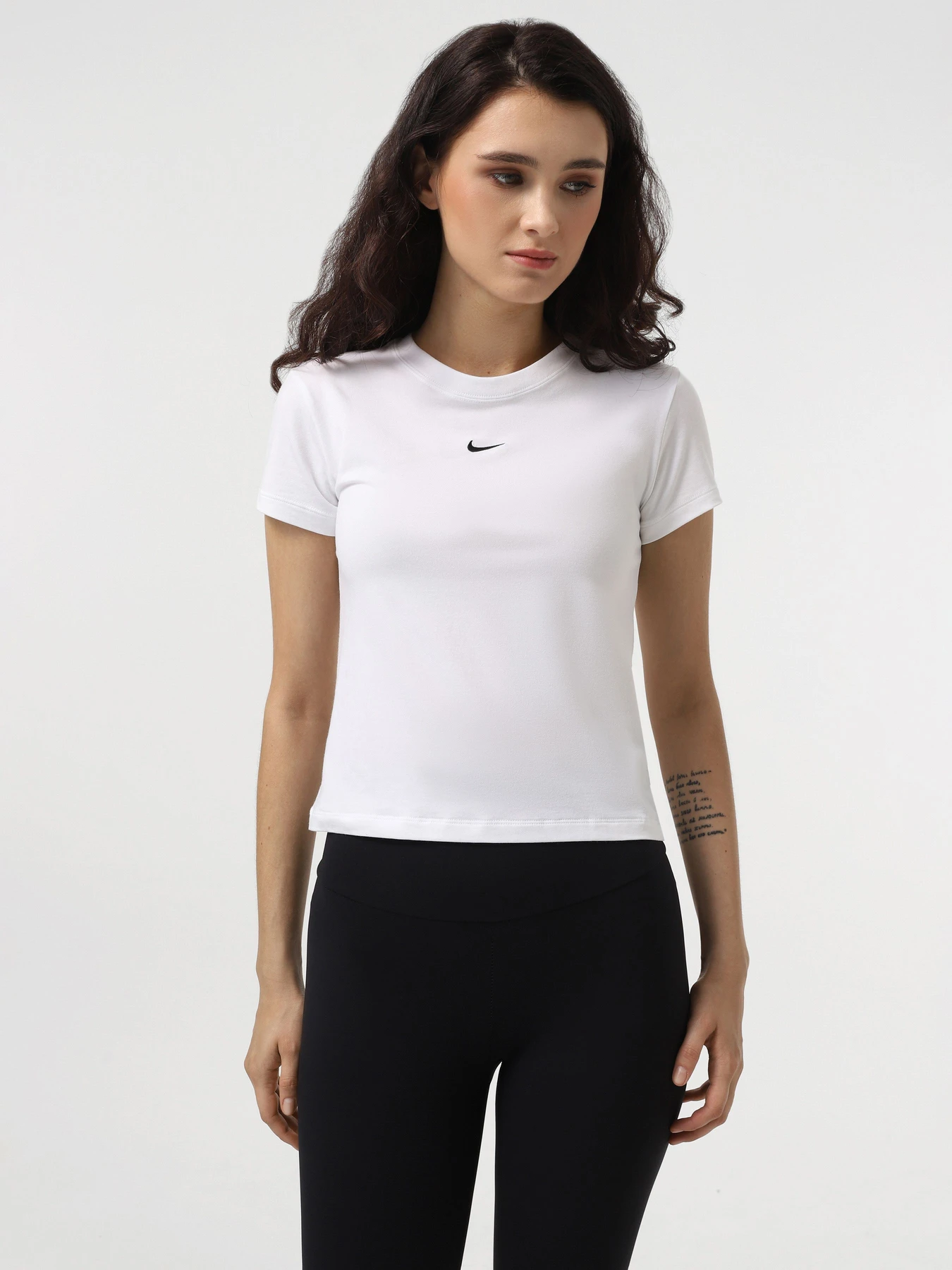 Футболки и поло NIKE SPORTSWEAR CHILL KNIT модель FV5508-100 Футболки и поло NIKE SPORTSWEAR CHILL KNIT модель FV5508-100 Фото