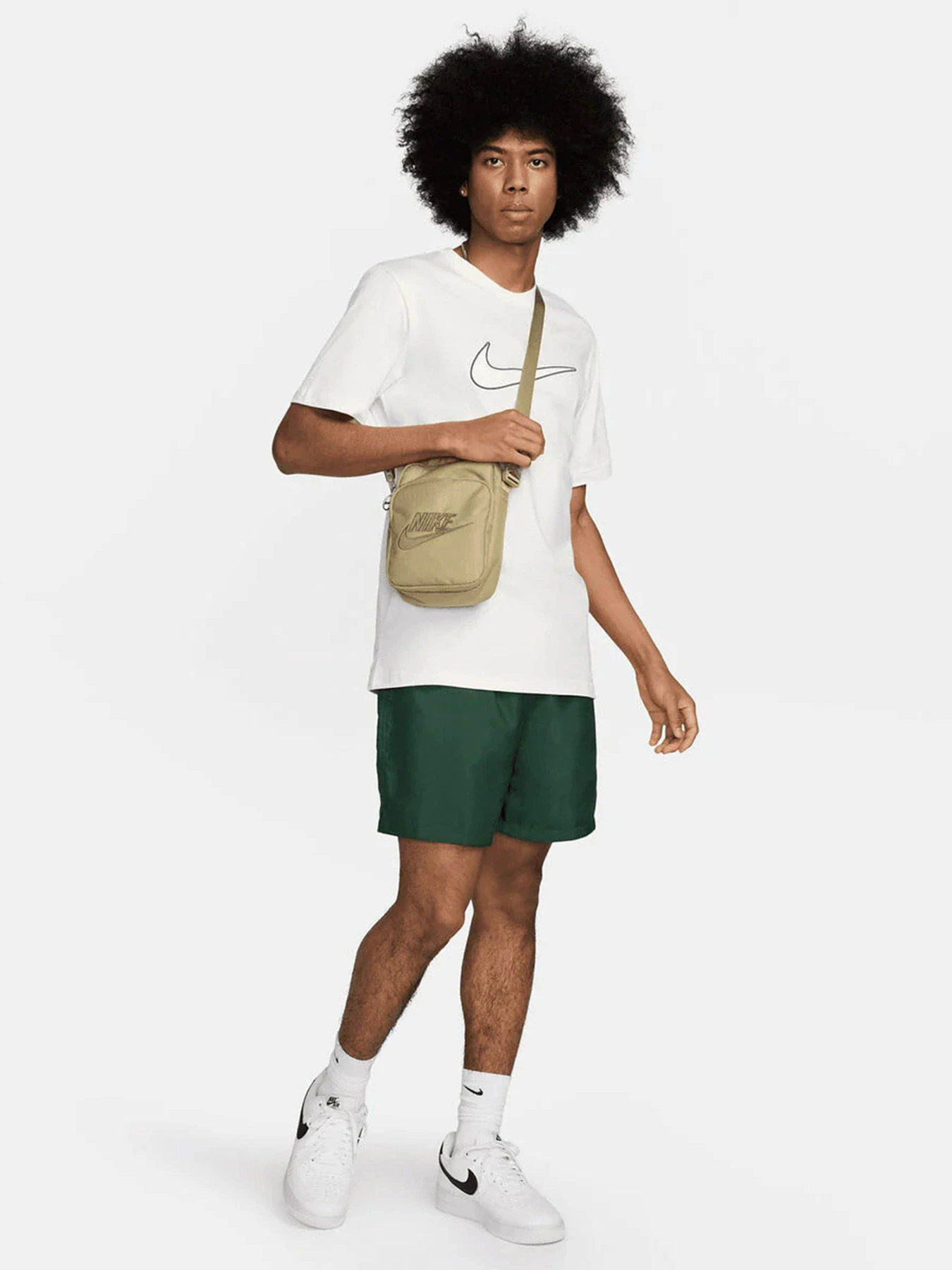 Футболки и поло NIKE SPORTSWEAR модель FN0248-133 Футболки и поло NIKE SPORTSWEAR модель FN0248-133 Фото