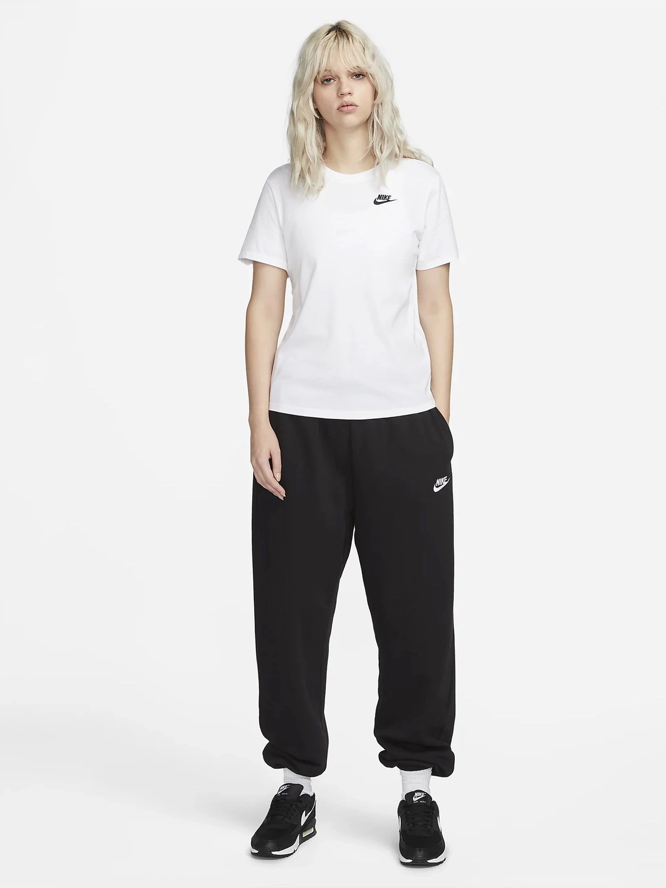 Футболки і поло NIKE SPORTSWEAR CLUB ESSENTIALS модель DX7902-100 Футболки і поло NIKE SPORTSWEAR CLUB ESSENTIALS модель DX7902-100 Фото