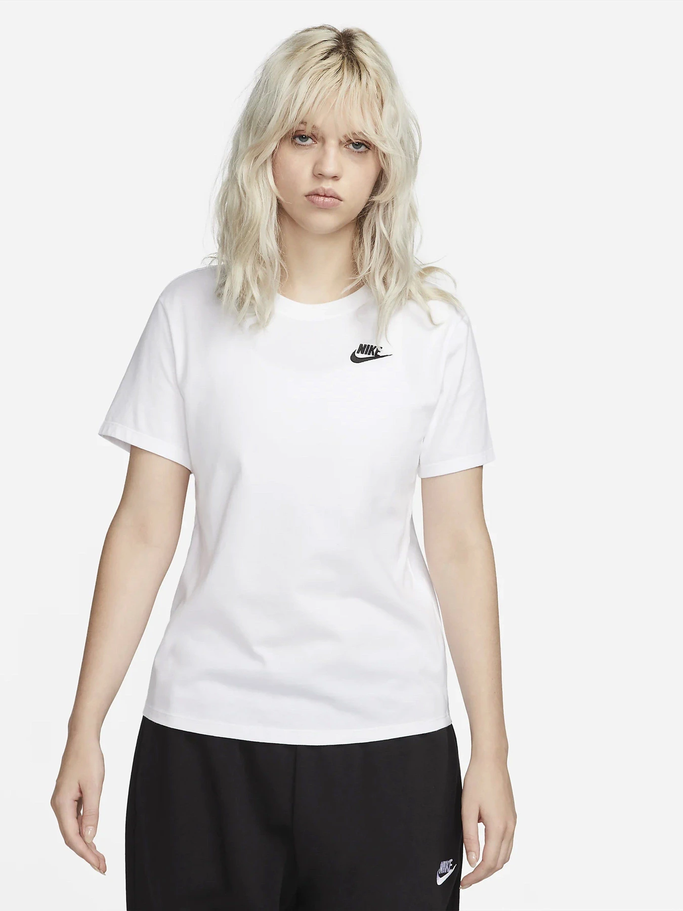 Футболки і поло NIKE SPORTSWEAR CLUB ESSENTIALS модель DX7902-100 Футболки і поло NIKE SPORTSWEAR CLUB ESSENTIALS модель DX7902-100 Фото