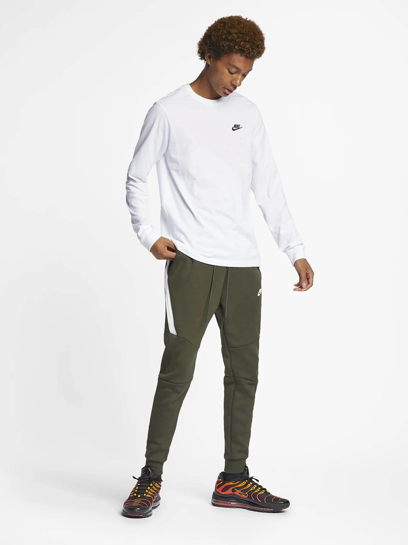 Худі та світшоти NIKE SPORTSWEAR CLUB модель AR5193-100 Худі та світшоти NIKE SPORTSWEAR CLUB модель AR5193-100 Фото