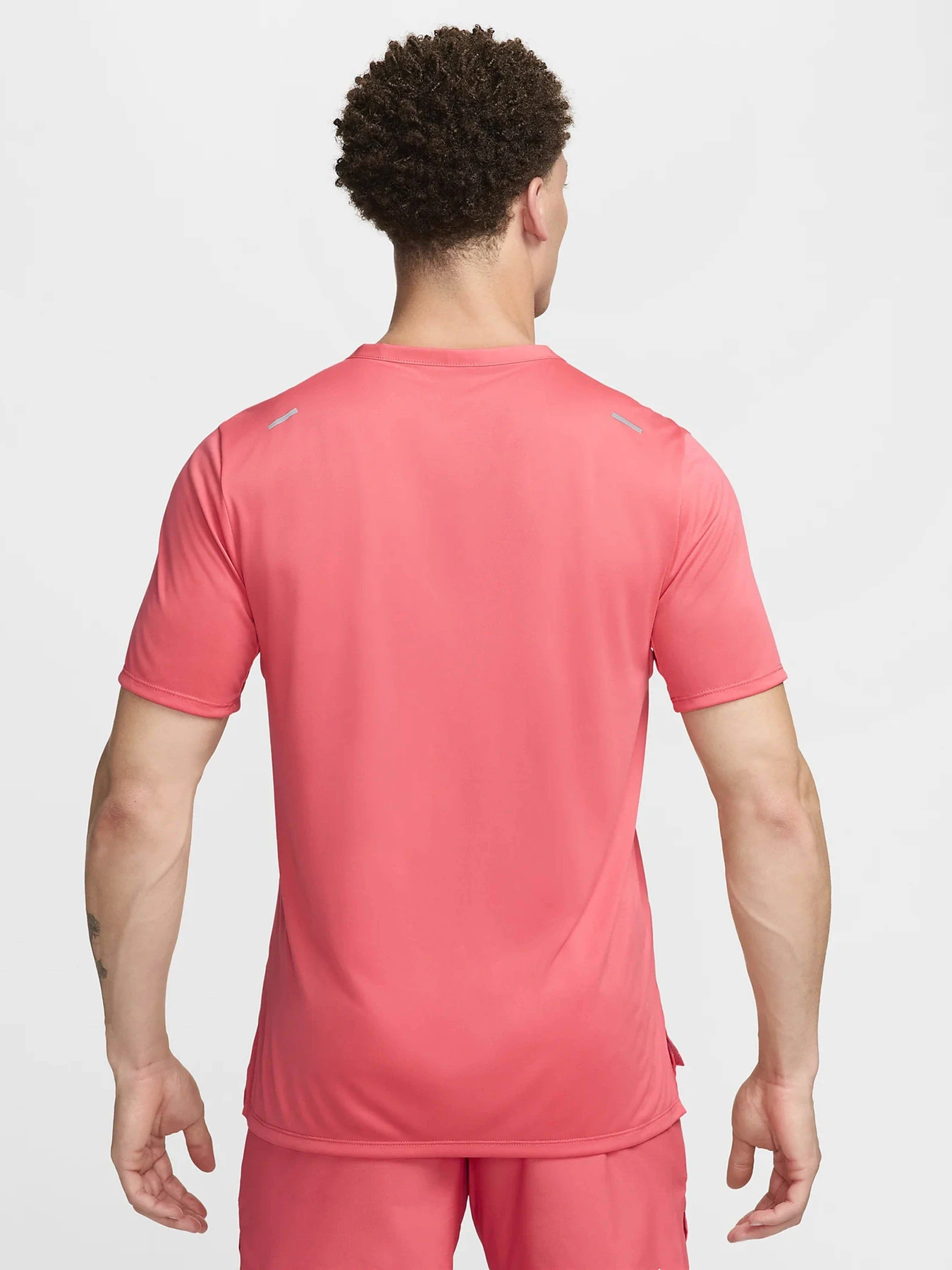 Футболки и поло NIKE RISE 365 модель CZ9184-629 Футболки и поло NIKE RISE 365 модель CZ9184-629 Фото