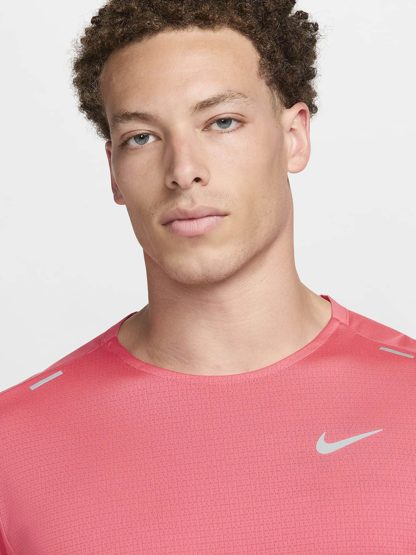 Футболки и поло NIKE RISE 365 модель CZ9184-629 Футболки и поло NIKE RISE 365 модель CZ9184-629 Фото