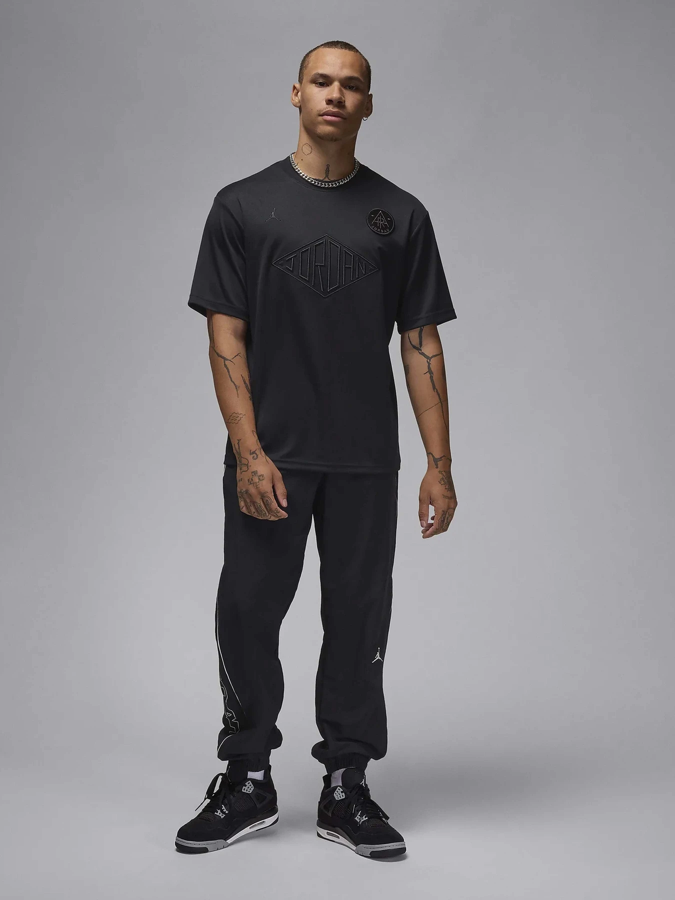 Футболки і поло NIKE JORDAN ESSENTIALS модель FV7263-010 Футболки і поло NIKE JORDAN ESSENTIALS модель FV7263-010 Фото