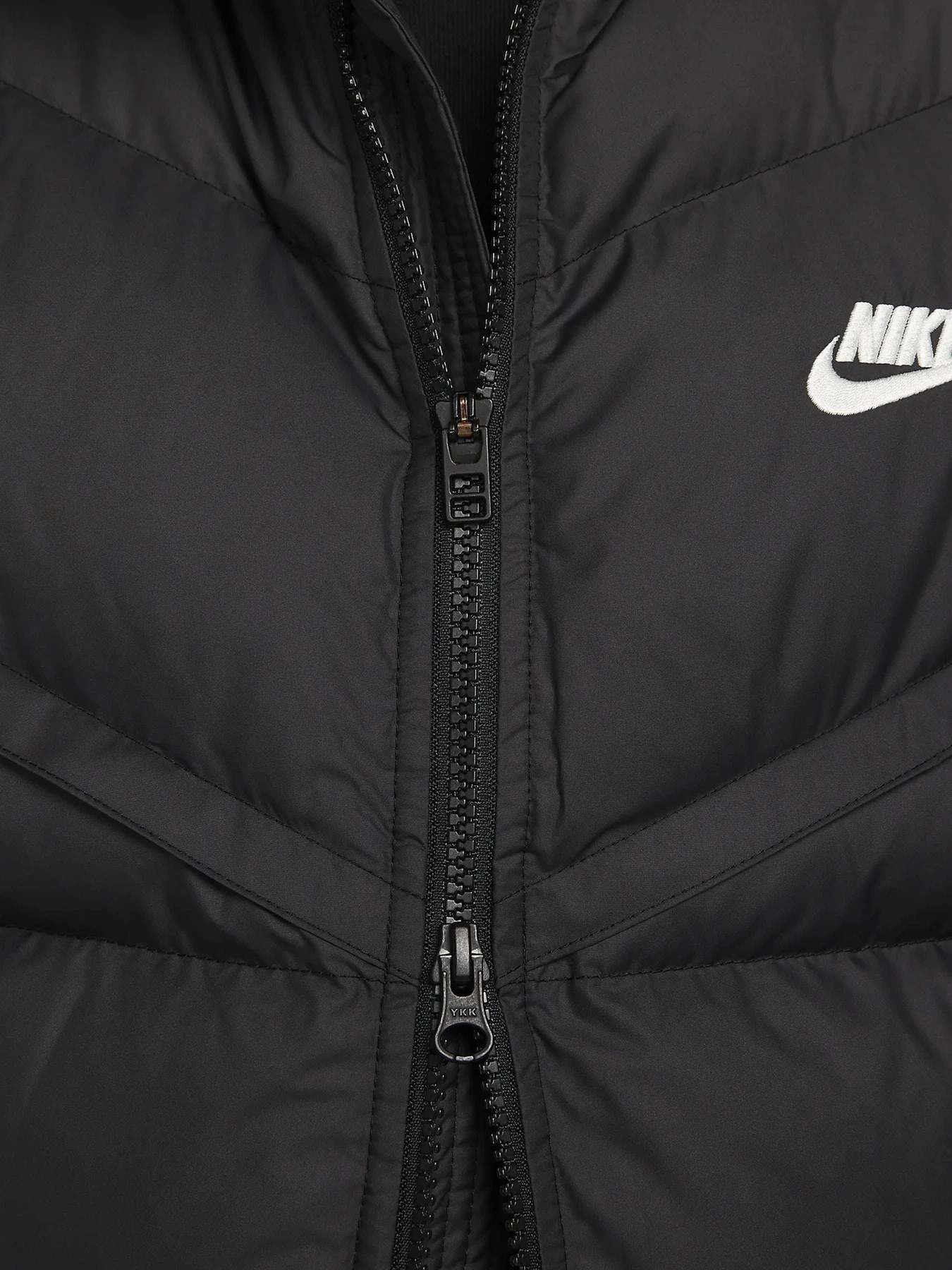 Куртки та дублянки NIKE STORM-FIT WINDRUNNER модель FB8193-010 Куртки та дублянки NIKE STORM-FIT WINDRUNNER модель FB8193-010 Фото