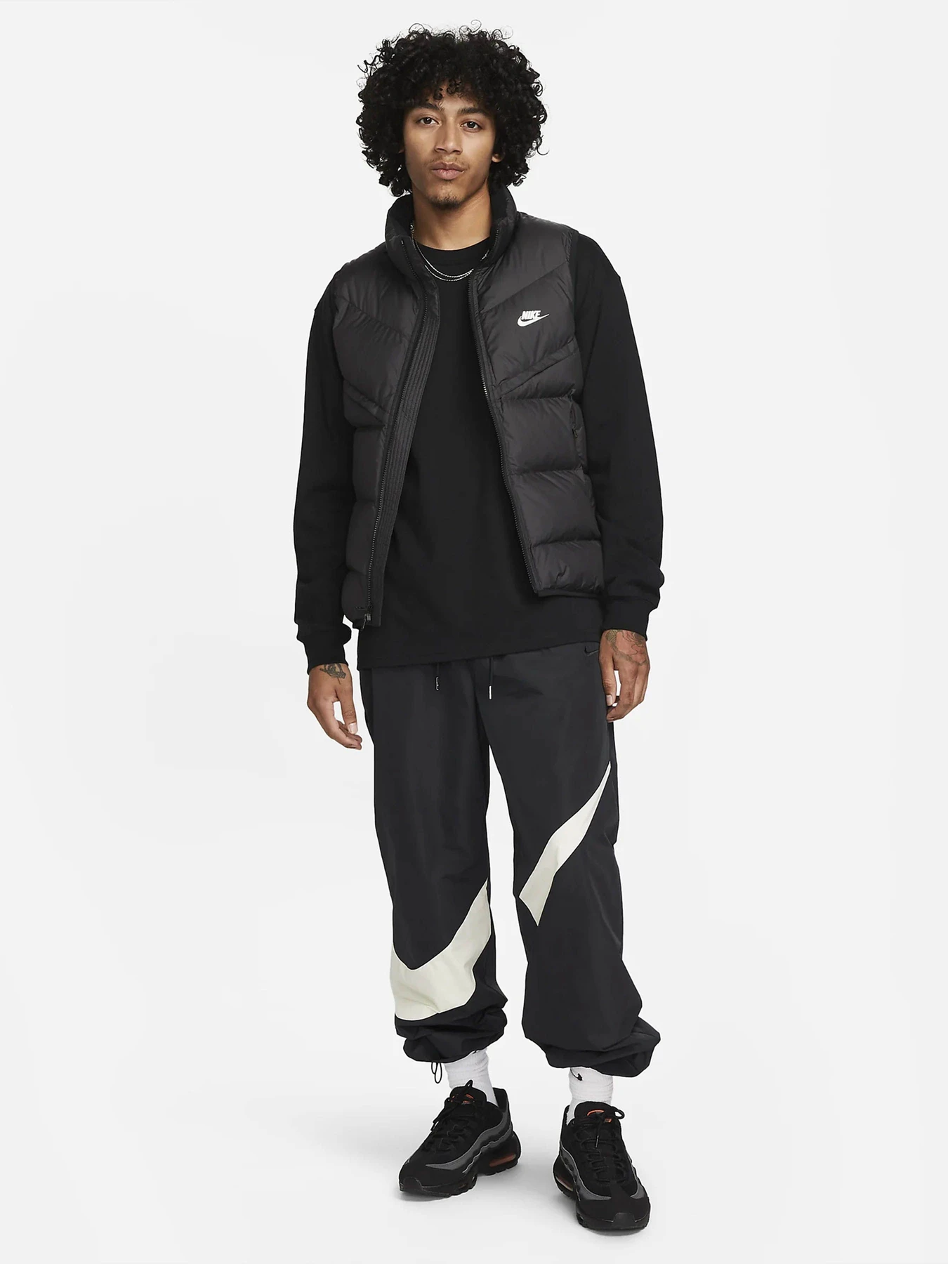 Куртки та дублянки NIKE STORM-FIT WINDRUNNER модель FB8193-010 Куртки та дублянки NIKE STORM-FIT WINDRUNNER модель FB8193-010 Фото