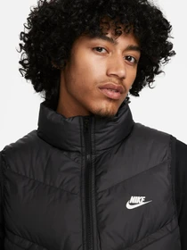 Куртки та дублянки NIKE STORM-FIT WINDRUNNER модель FB8193-010 Фото