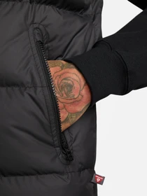 Куртки та дублянки NIKE STORM-FIT WINDRUNNER модель FB8193-010 Фото