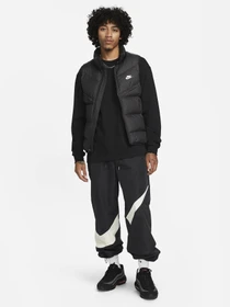 Куртки та дублянки NIKE STORM-FIT WINDRUNNER модель FB8193-010 Фото