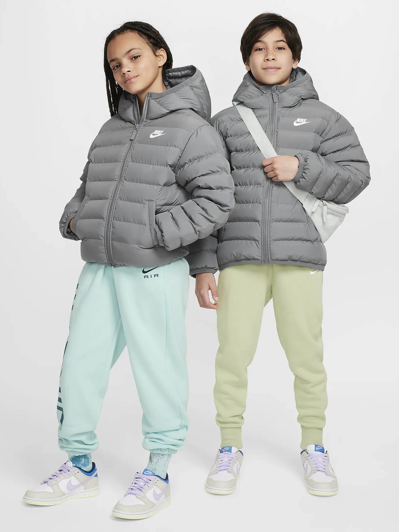Куртки та дублянки NIKE SPORTSWEAR LIGHTWEIGHT SYNTHET модель FD2845-084 Куртки та дублянки NIKE SPORTSWEAR LIGHTWEIGHT SYNTHET модель FD2845-084 Фото