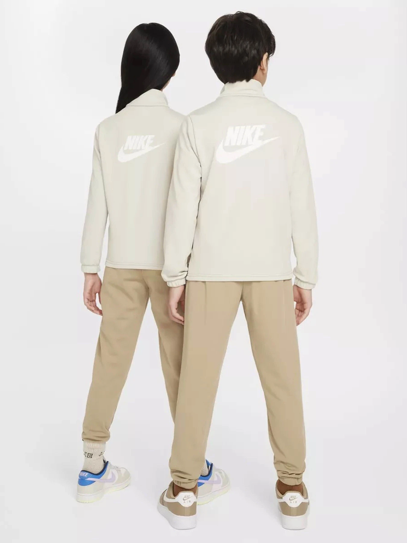 Костюмы NIKE SPORTSWEAR модель FD3067-072 Костюмы NIKE SPORTSWEAR модель FD3067-072 Фото